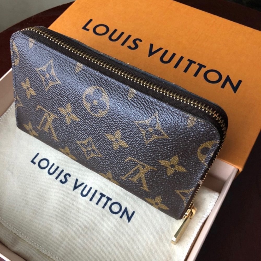Louis Vuitton zip monogram wallet